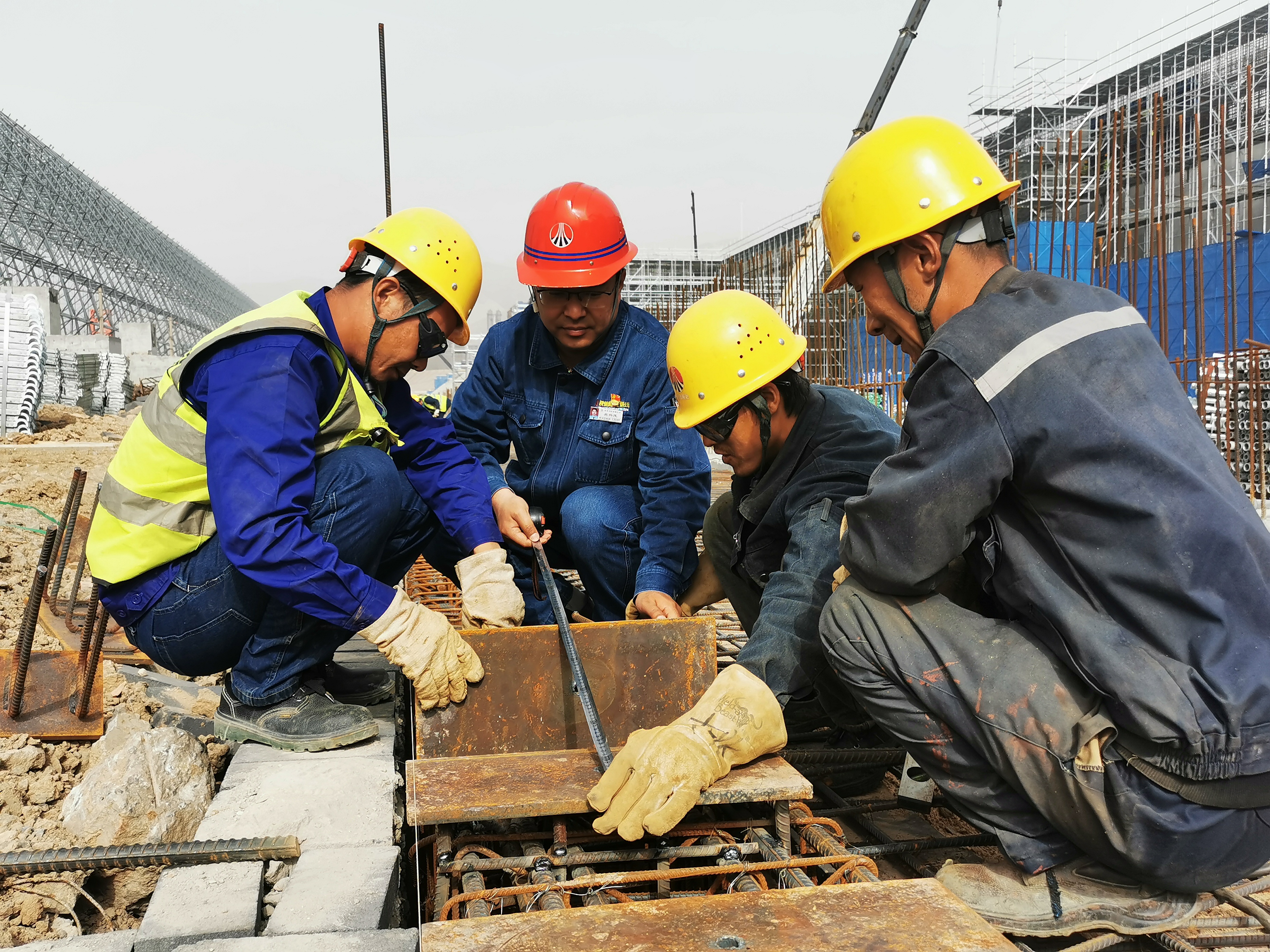 陜鋼龍鋼公司以“紅色引擎”推動重點項目建設提速提效